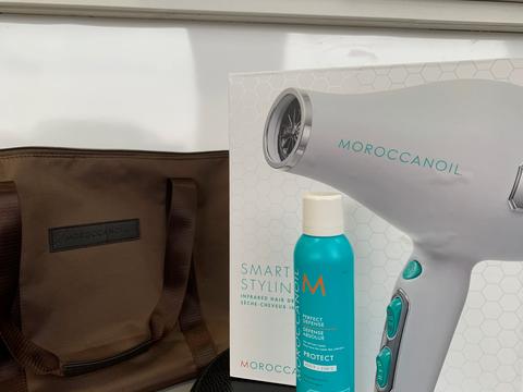 Moroccanoil Blowdryer & Free Product Deal Bag